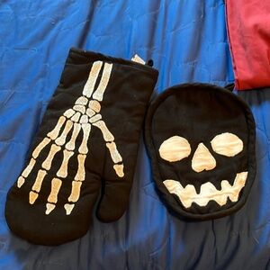 Skull and Skeleton Oven Mitt and Potholder Set Halloween Goth Emo